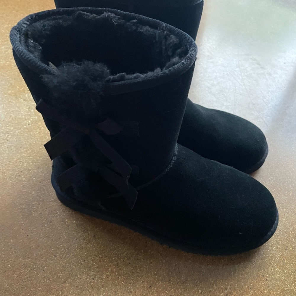 Koolaburra Black Winter Boots with Bow Detail